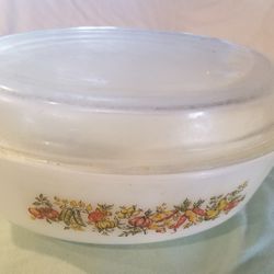 Pyrex  casserole,.Oven & Microwave ware with Lid. Woodland Hills,Ca. 