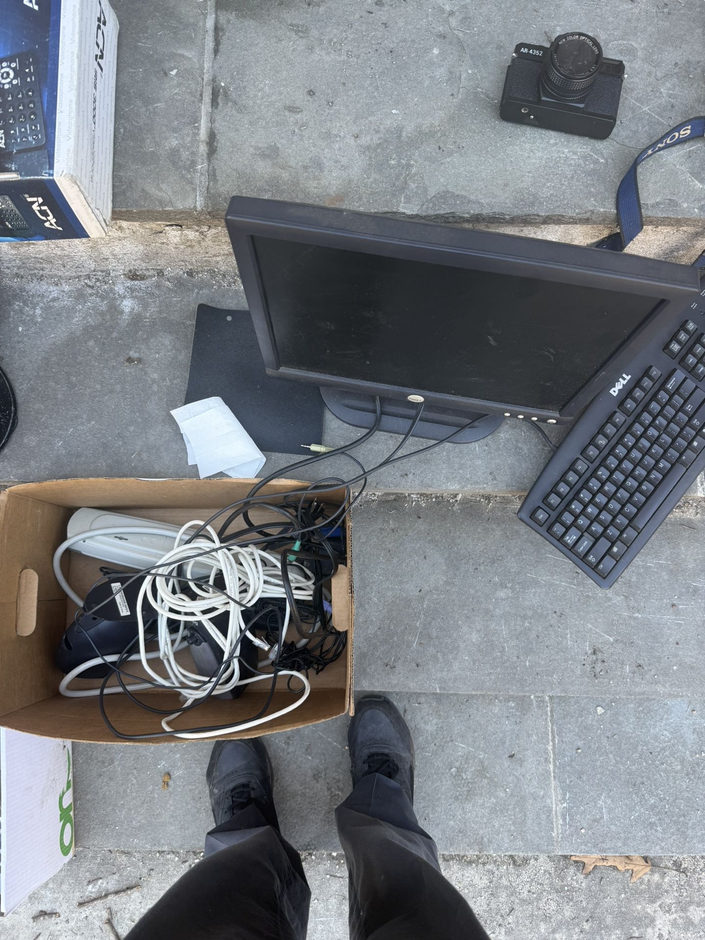 Dell Computer With Keyboard And Speakers