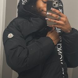 BRAND NEW - Black Moncler Puffer