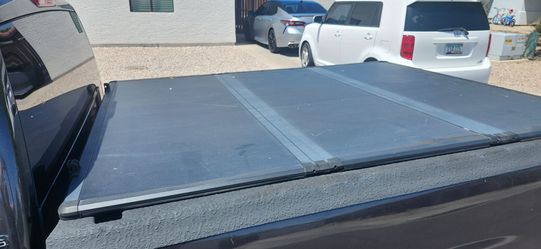 Hard Trifold 6.5ft Truck Bed Tonneau Cover