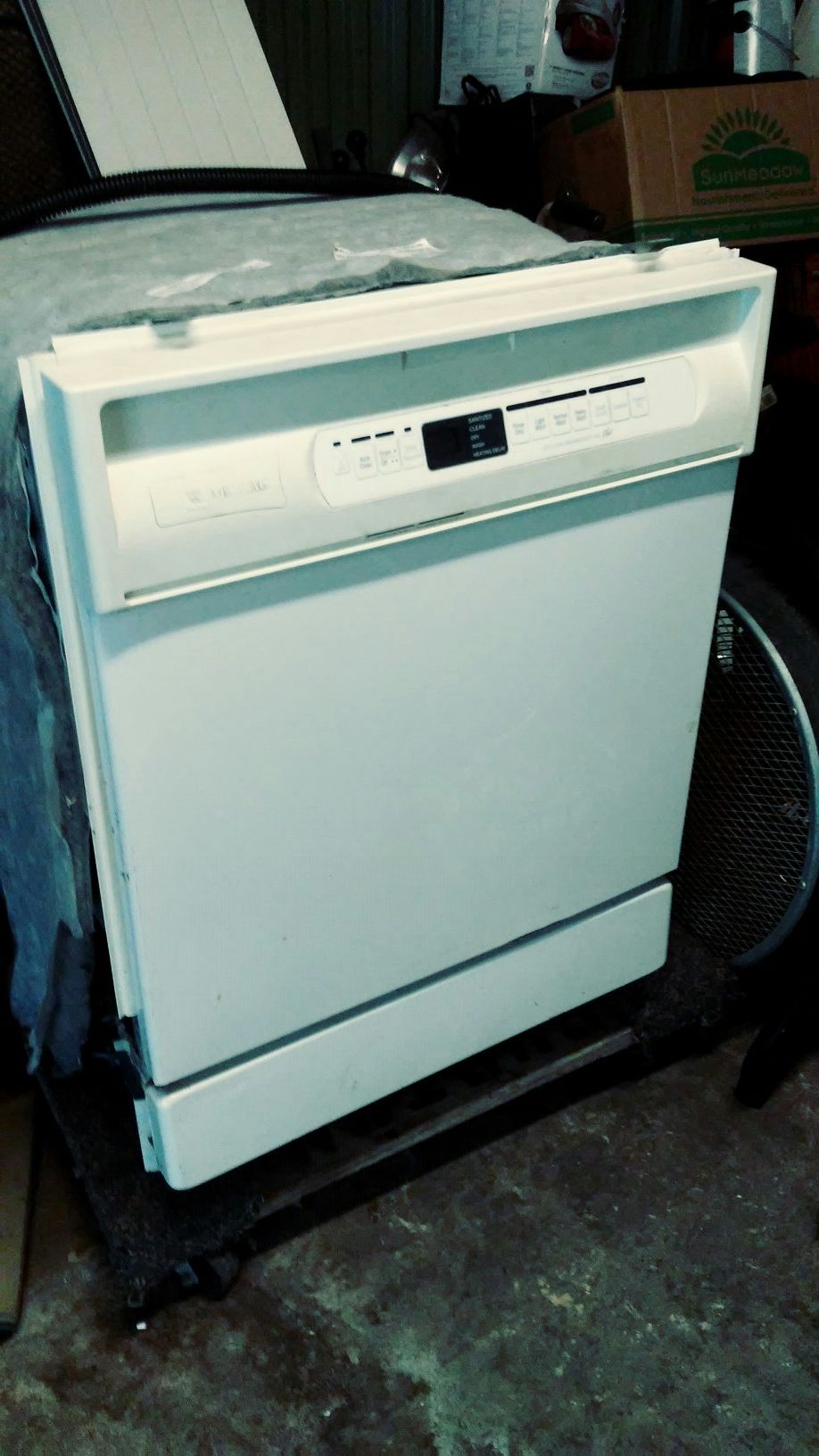 "MAYTAG" Dishwasher. Verified for energy performance. ModelMDB7100AWW