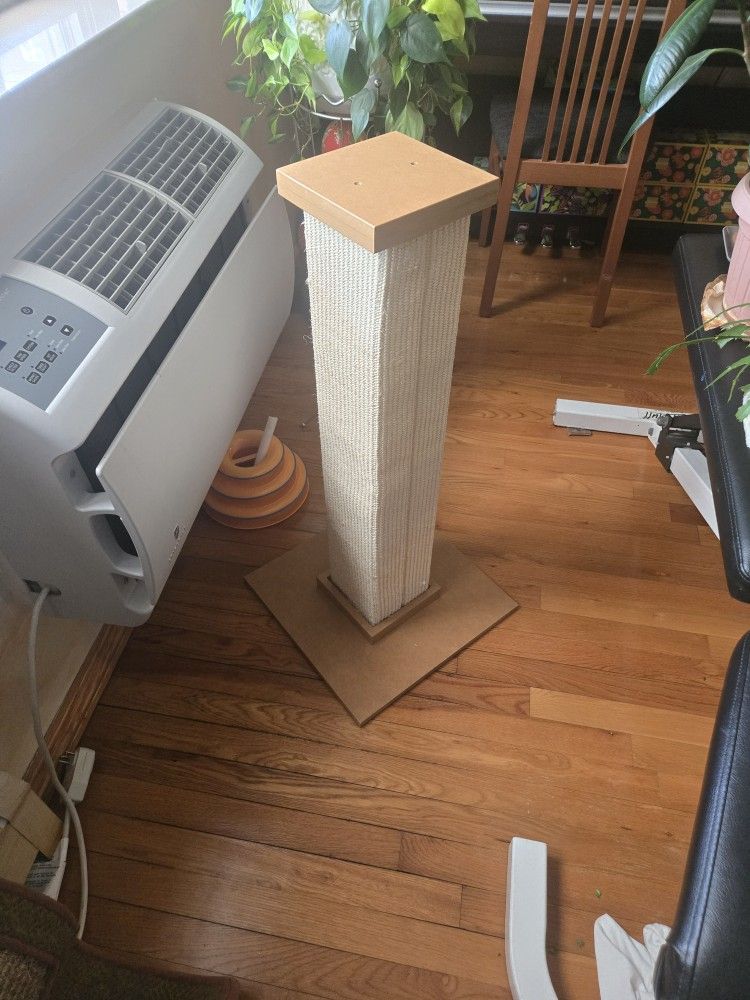 SmartCat Ultimate Scratching Post, 32"H