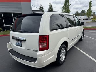 2010 Chrysler Town & Country