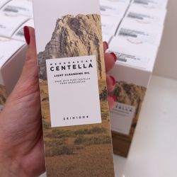 SKIN1004 Madagascar Centella Light Cleansing Oil Korean Skincare Soothing and Gentle Oil Cleanser for Makeup Impurities Removal - 200ml