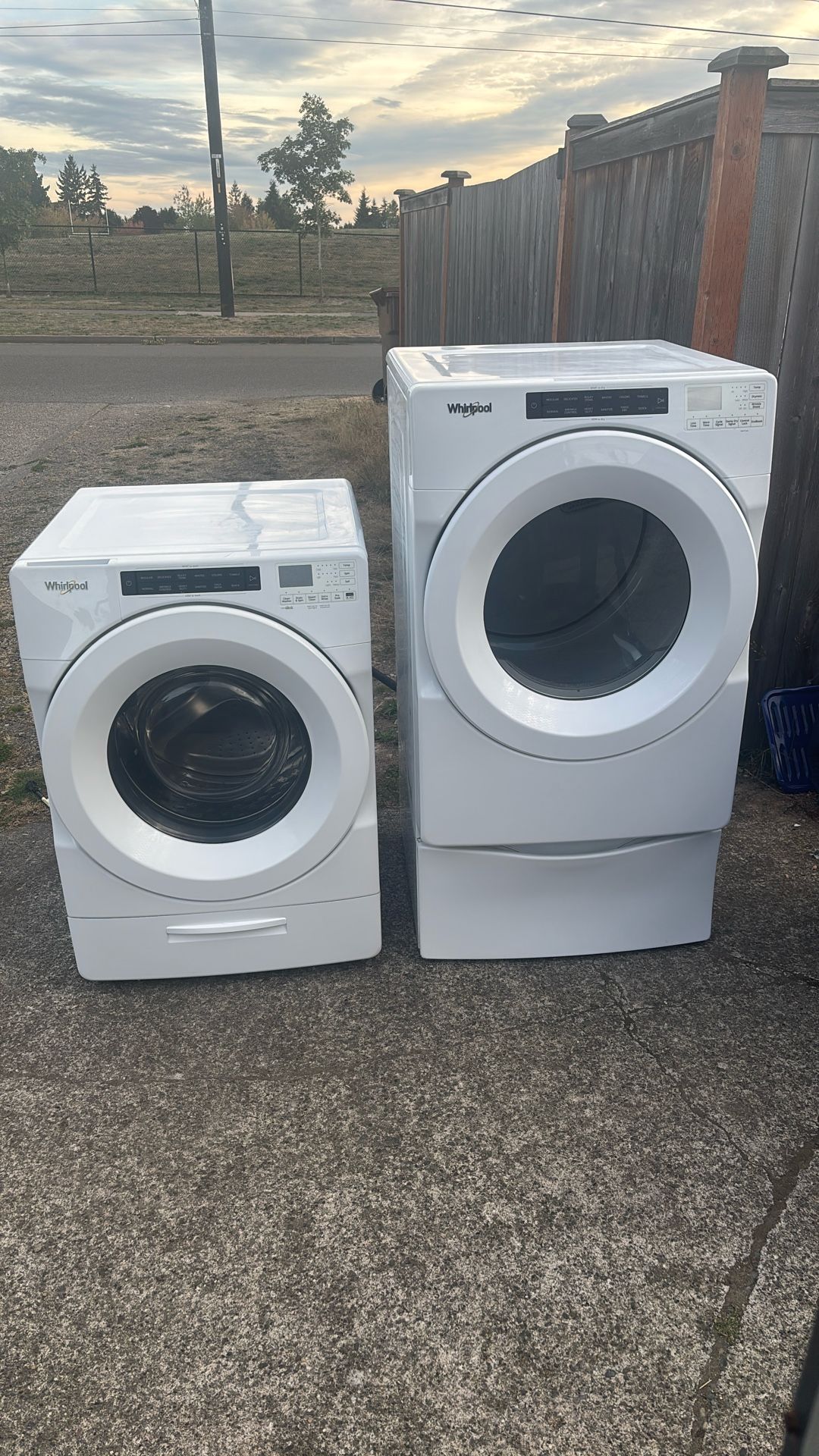 Whirlpool Front Load Washer Dryer Can Stack/Pedestals