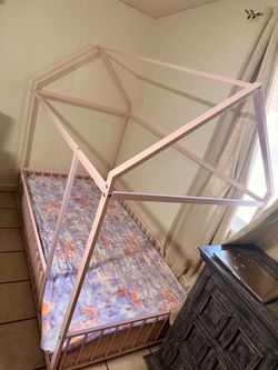 Pink kids bed metal