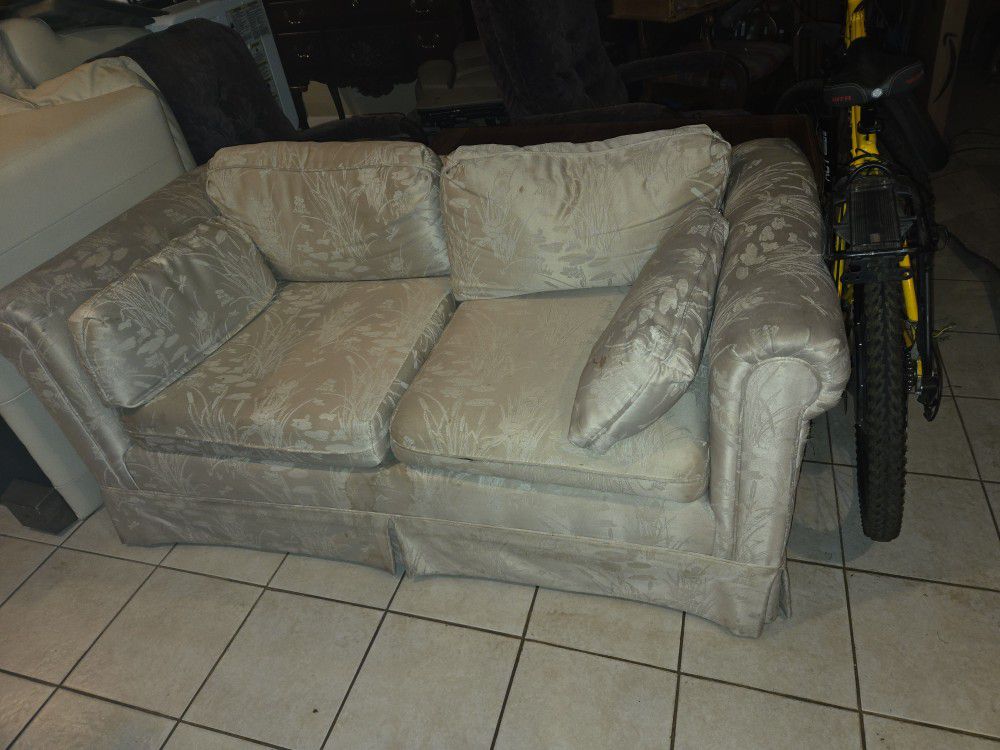 FREE COUCH LOVESEAT