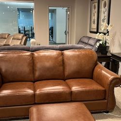 🌼Foxborough Exposed Wood Feet With Espresso Sofa
Homelegance$10 Down payment,financing and Delivery Available