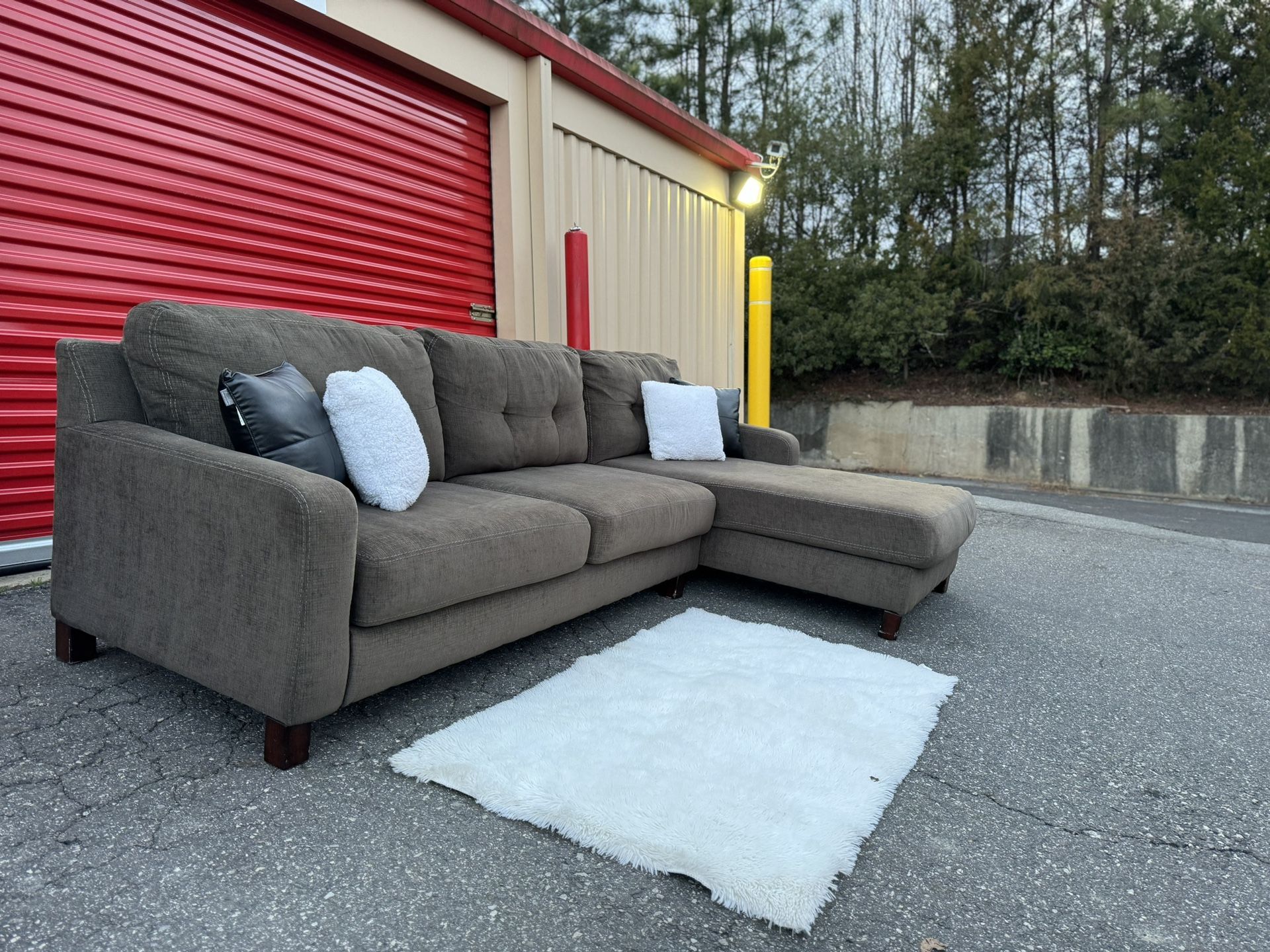(Delivery) Sectional Couch/Sofa With Chaise for Sale in Mount Holly, NC OfferUp