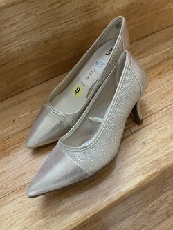 Women’s Light Golden Sparkling Heels Size 9