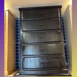 5 drawers dresser / Five drawers dresser