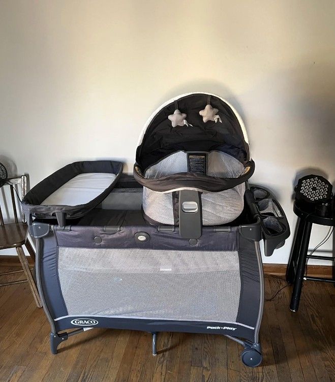 Graco Pack n Play Travel Crib Bassinet Changing Table