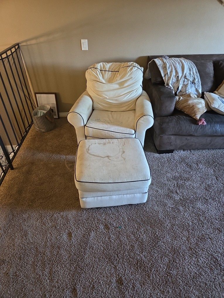 Chair with Ottoman Free