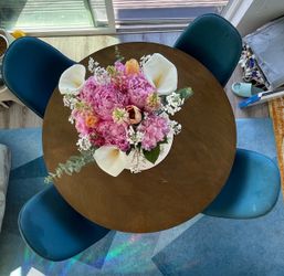 GORGEOUS Round Wood Dining Table with  4 Upholstered Blue Chairs