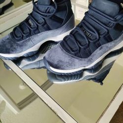 Women's Jordan 11 Retro Midnight Navy Velvet 