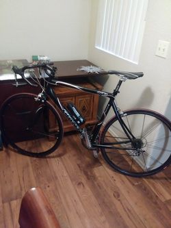 GIANT OCR2 ROAD BIKE