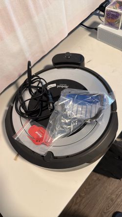 iRobot Roomba Robot Vacuum with Charging Dock – Excellent Condition