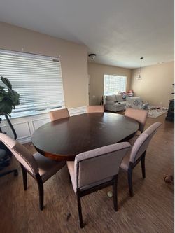 Expandable table and 6 chairs