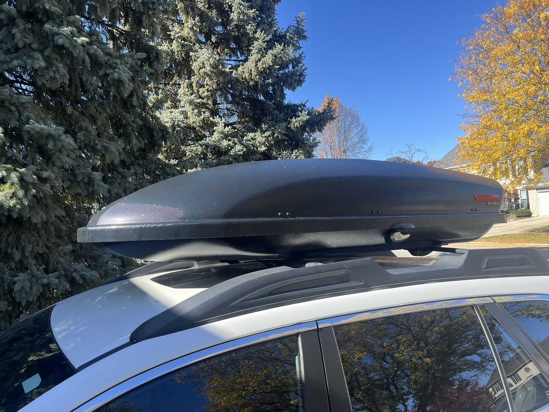 Yakima Skybox Carbonite 16 (Excellent Condition)
