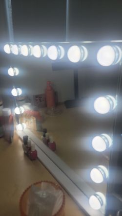 Hollywood Vanity Mirror with Lights – 23" x 18