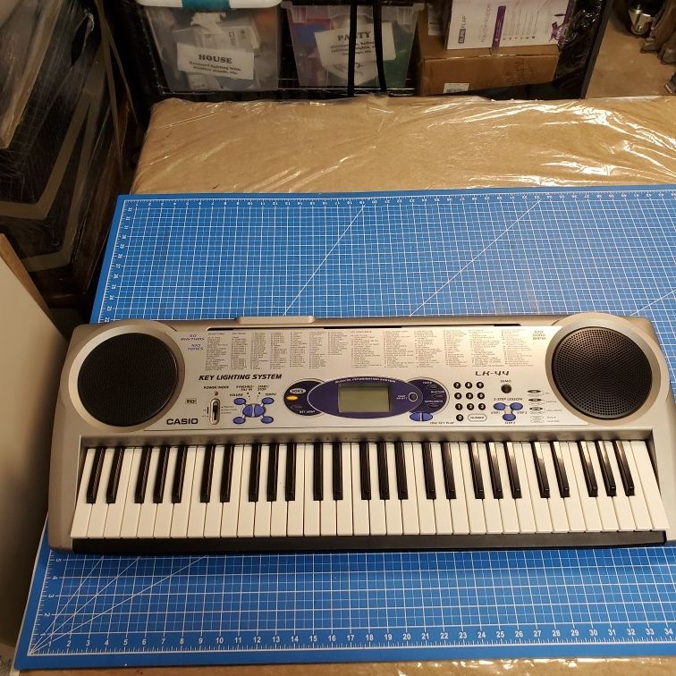 Casio Lk-44 Lighted Key Teaching Keyboard Piano