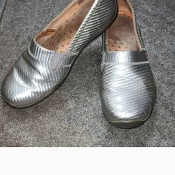 AHNU Silver Clogs Good for Medical Personnel
