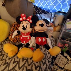 Huge Mickey & Minnie Mouse 3 Feet Plushies Great Condition With Tags