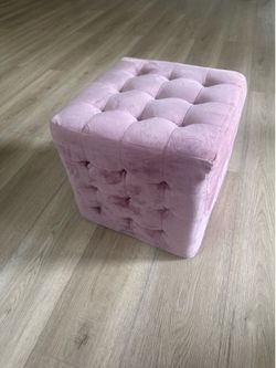 Pink velvet ottoman