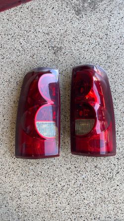 03-06 Chevy Silverado 1500 tail lamp housing