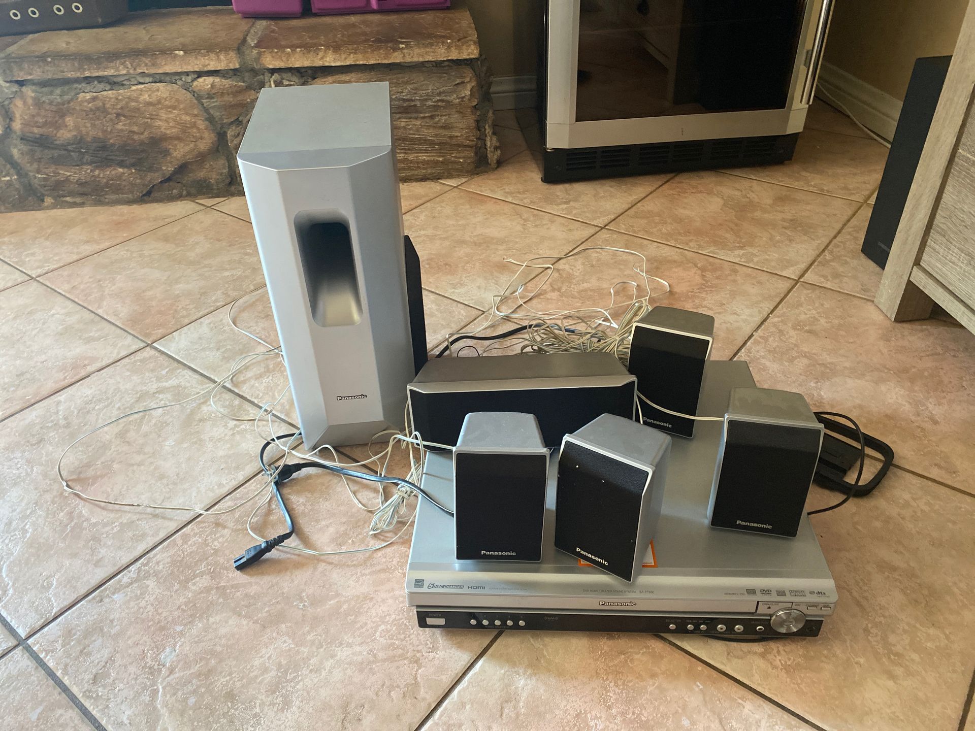 Home theatre 5 dvd an CD players great condition only 40 dollars