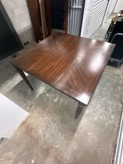 Dining room table expandable leaf