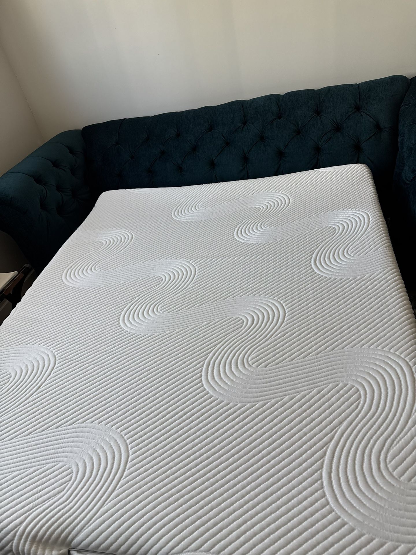 Sleeper Sofa with Memory Foam Mattress