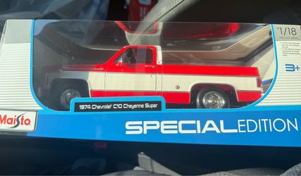 Maisto 1/18 Special Edition Red 1974 Chevrolet C10 Cheyenne Super Squarebody