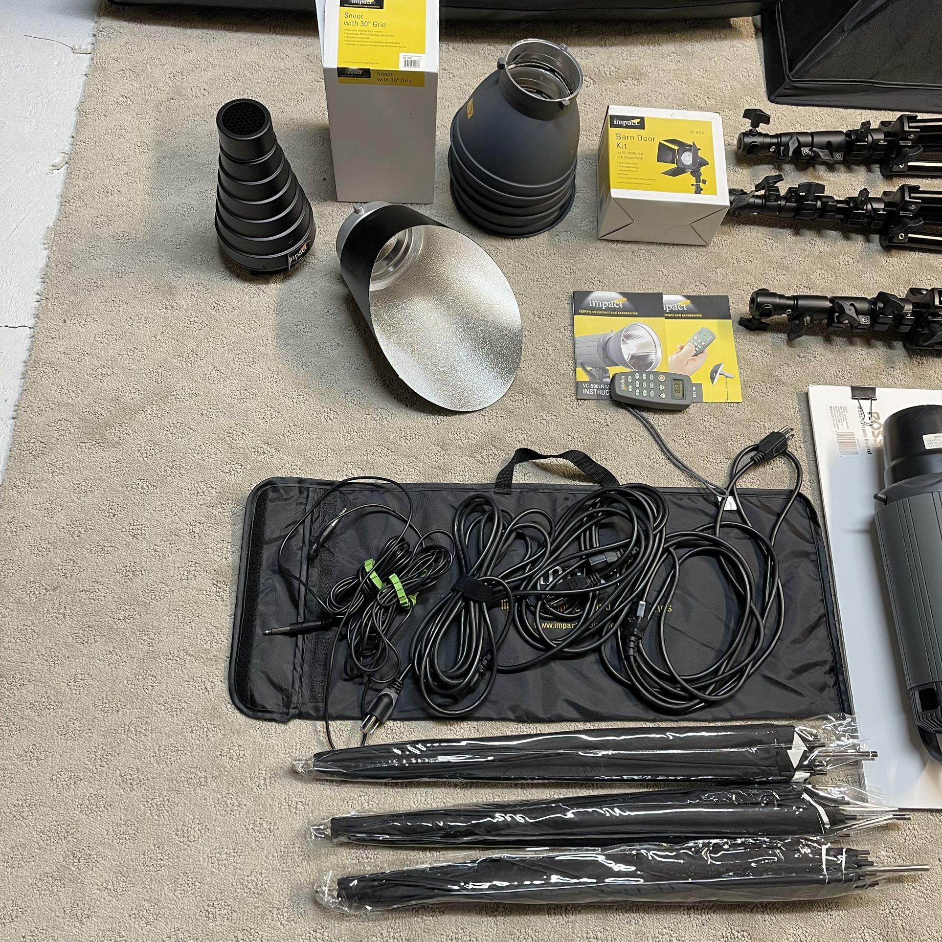 Impact Three Strobe Light Monolight Photography Studio Kit 500Ws