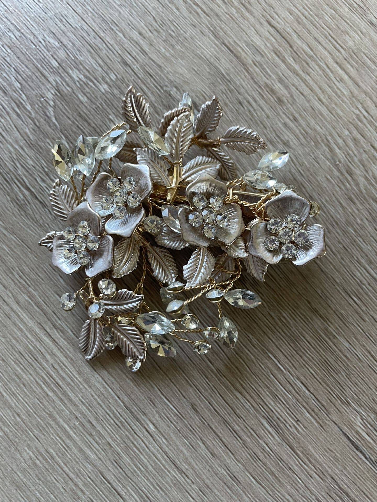 Elegant Vintage-Style Floral Rhinestone Brooch – Gold-Tone, Never Worn