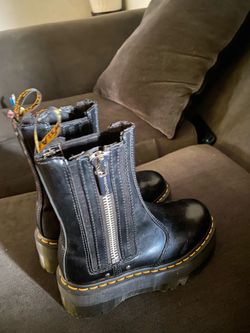 Dr. Martens woman’s