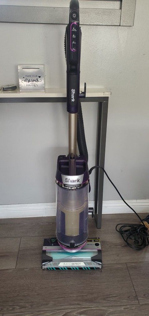 Shark Powerdetec Lift Away  Vacuum Used Once 