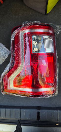 Tail Light right side Assembly-TYC fits 15-17 Ford F-150