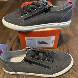 Cat & Jack Kid Shoes Size 4