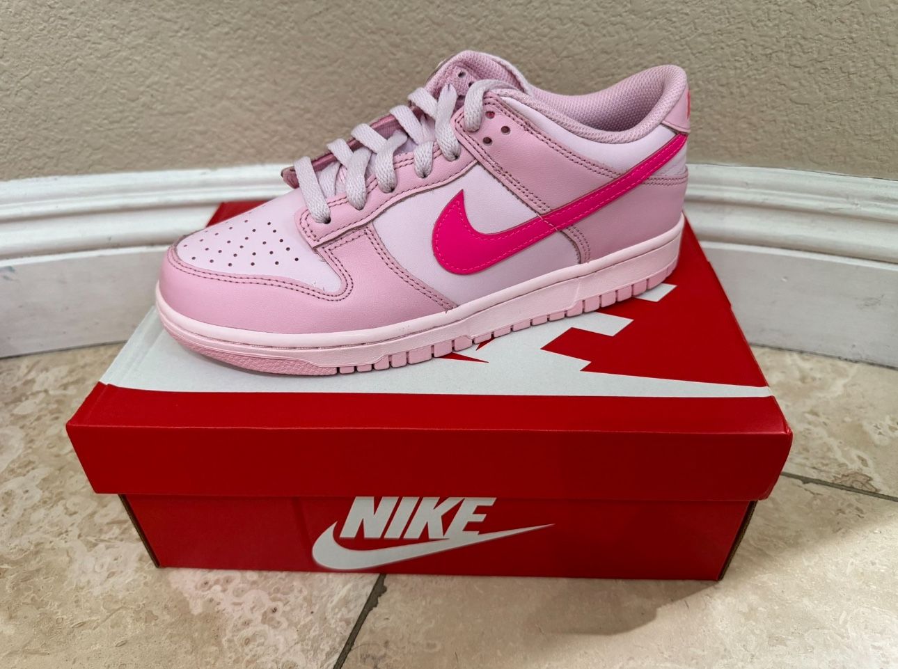 Nike Dunk Low Triple Pink size 7y
