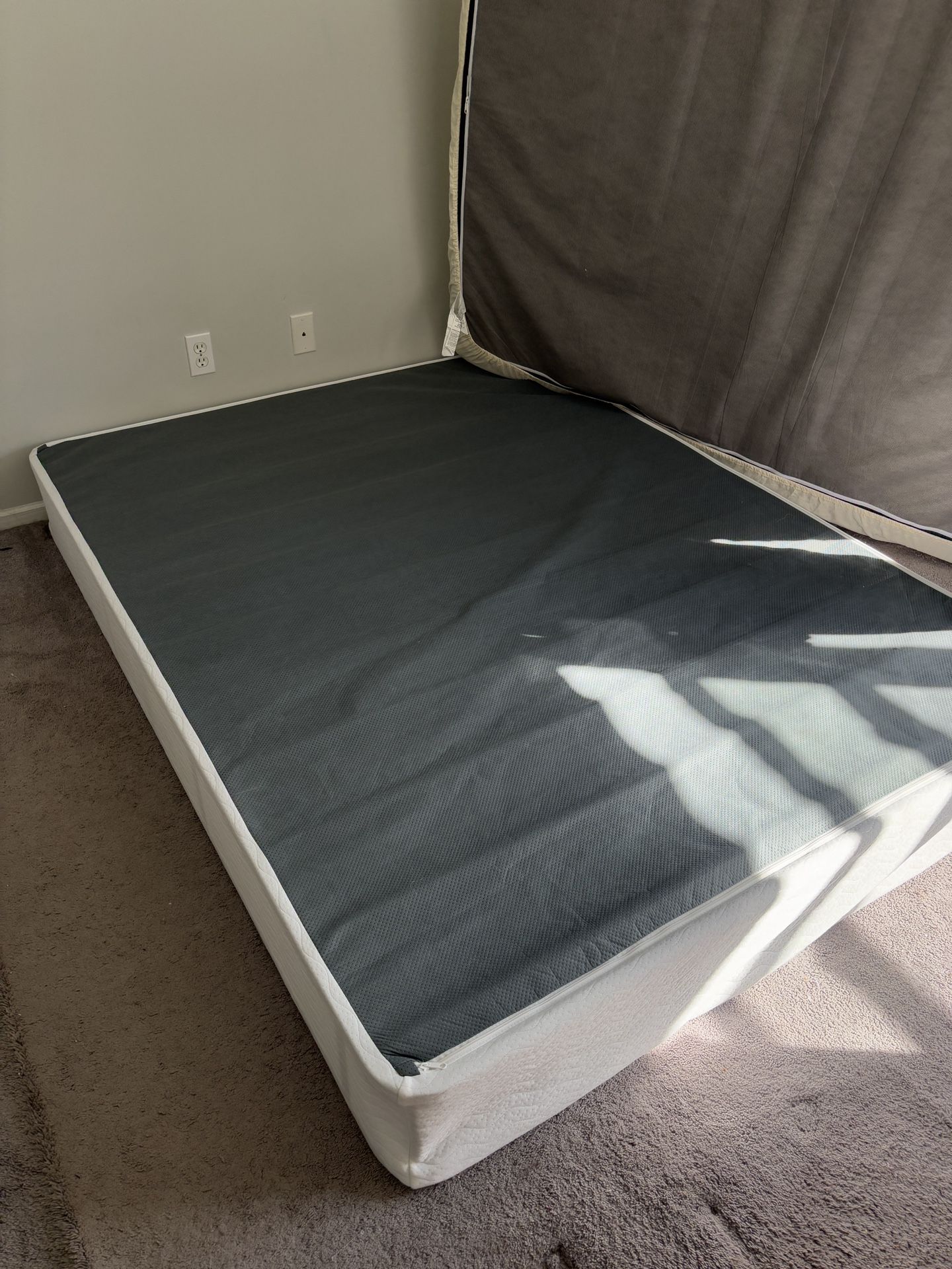 Queen box spring 9inches