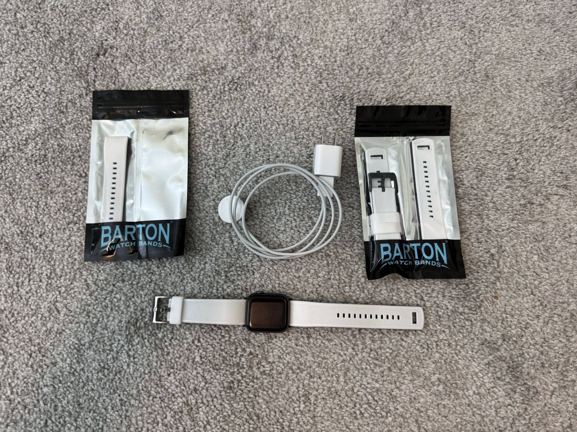 Apple Watch Series 5 – 40mm (GPS Only) – Extra Bands + Charger – Factory Reset