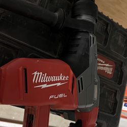 Milwaukee Rotary Hammer 