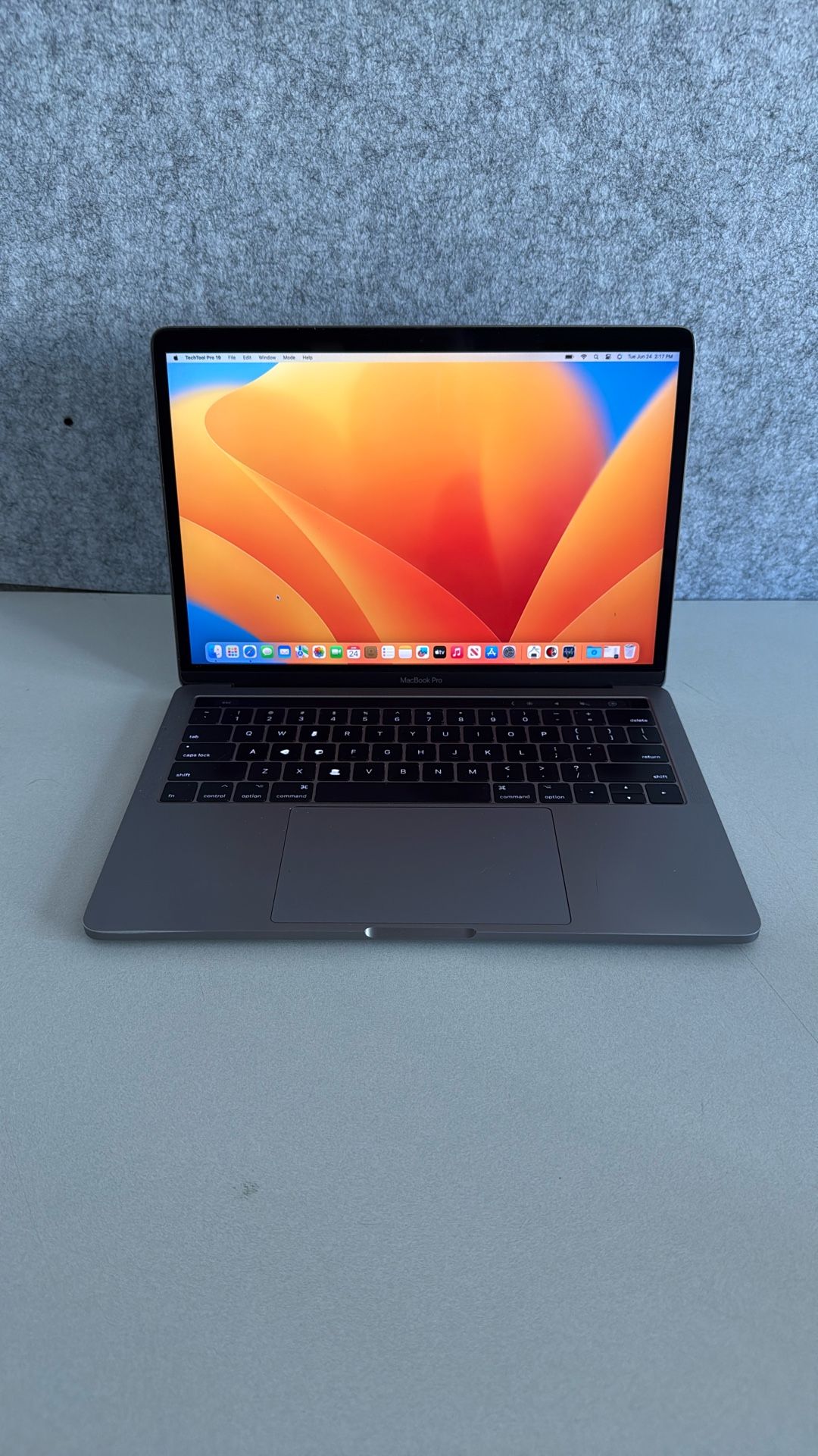 13” MacBook Pro 2017, Four Thunderbolt 3 Port Touch Bar i7 16GB 512 SSD Ventura