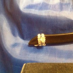 Silver colored weeding set n faux diamonds, size 7 1/2