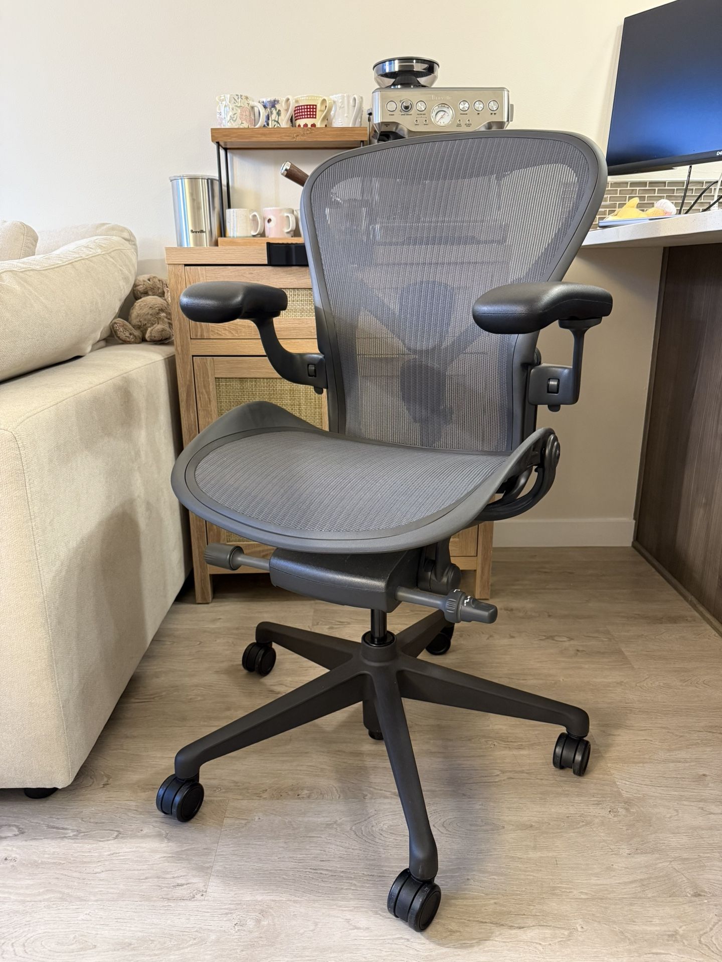 Herman Miller Arron Remastered Size B Fully Loaded w/ posture fit fully adjustable arm