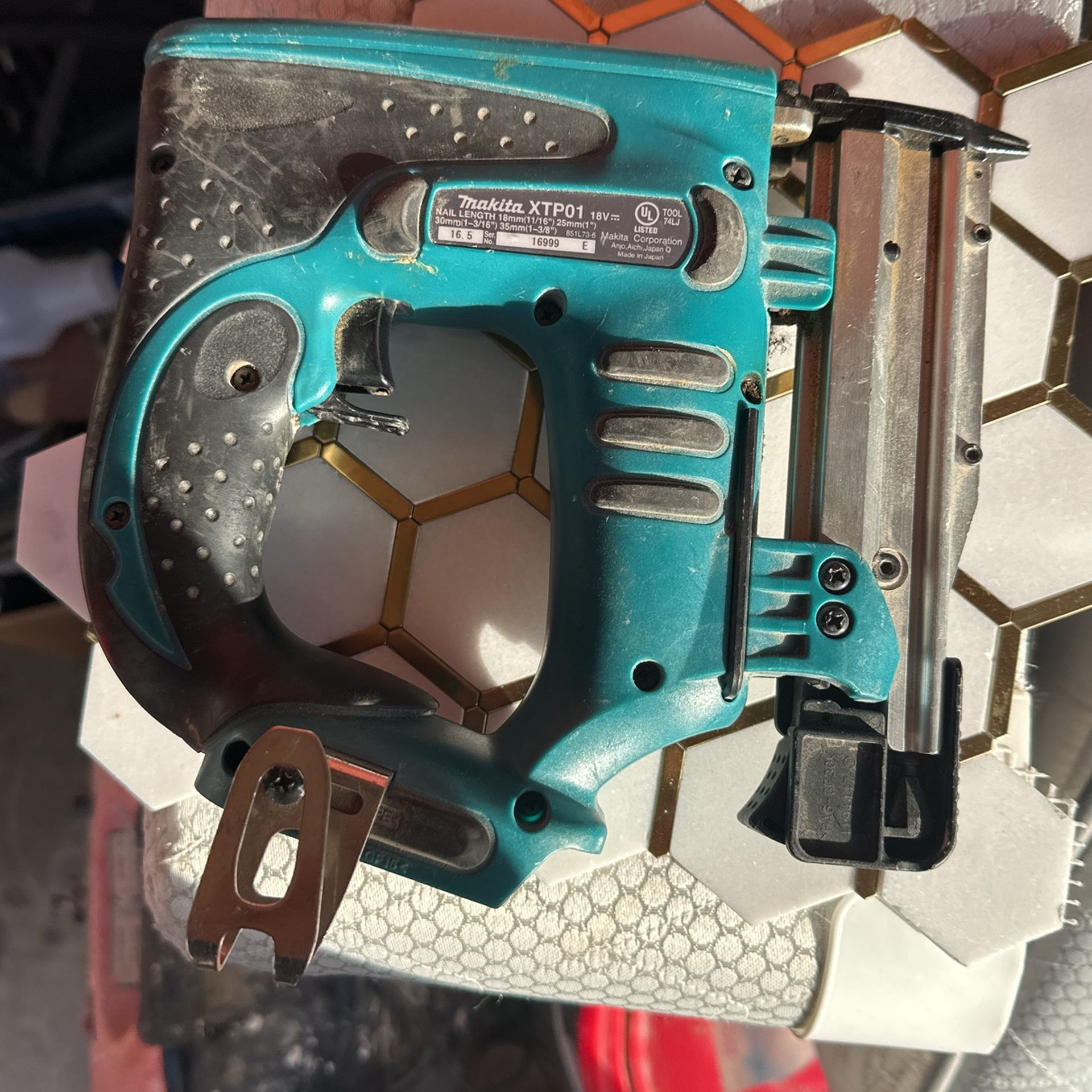 makita 23G -18 v tool only
