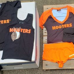 Hooters Outfits 