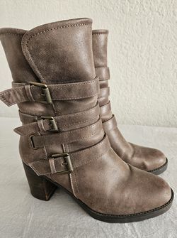 **Like New: Women’s Baretrap Boots**