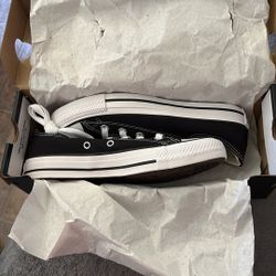 Black low top converse size 6